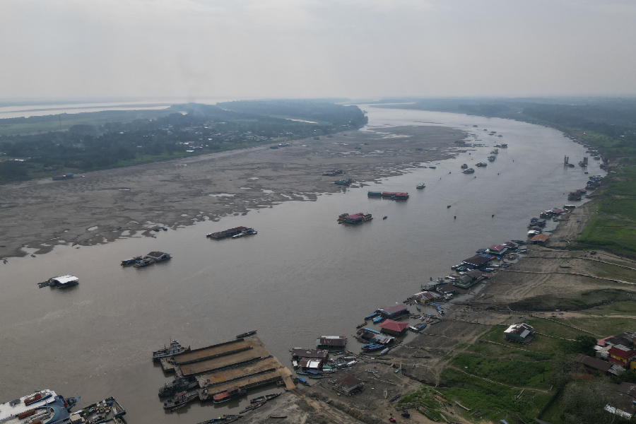 O ritmo de descida do rio sugere que essa situação pode se estender a outras áreas, como as margens dos rios Negro e Amazonas, se as condições climáticas não mudarem. Foto: Antônio Caldas / Amazônia Latitude