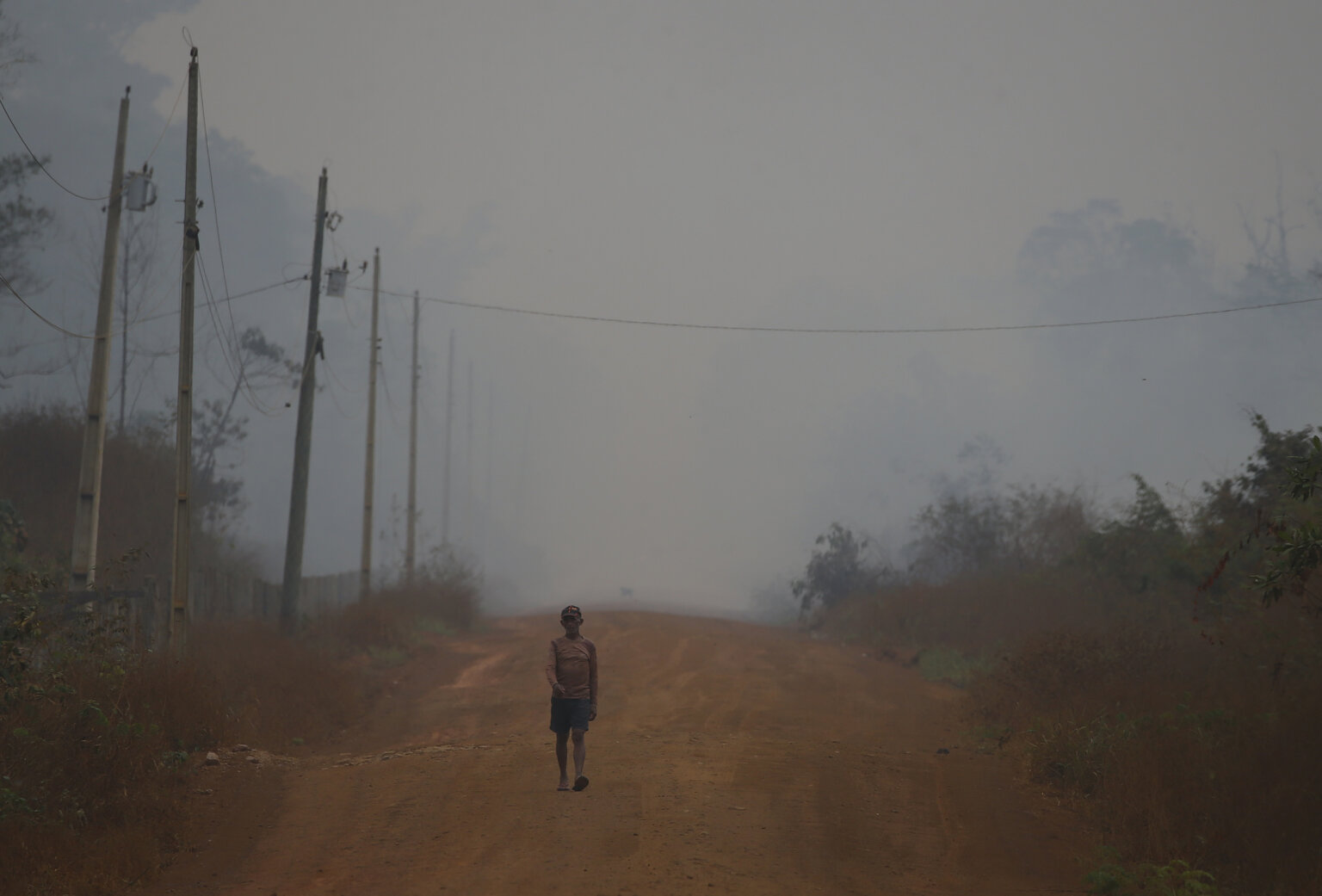 Há incêndios dos dois lados da Transamazônica, obra-símbolo do modelo de destruição da floresta proposto desde a ditadura empresarial-militar