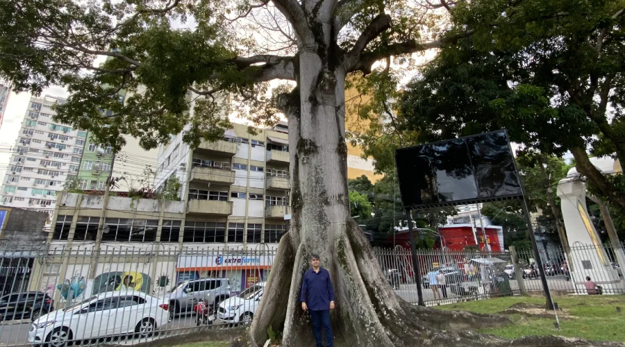 Moisés planta Samaúmas por onde passa. Foto: Elielson Almeida/Amazônia Latitude.