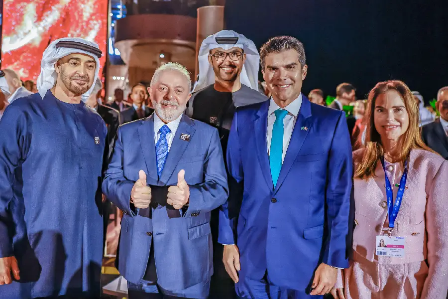 Presidente Lula visita o Pavilhão do Brasil na COP28. Na foto: Presidente dos Emirados Árabes Unidos, Mohamed bin Zayed, Presidente Lula, o Governador do estado do Pará, Helder Barbalho e a primeira-dama do Estado do Pará, Daniela Barbalho. Dubai. Foto: Ricardo Stuckert /Agência Brasil.