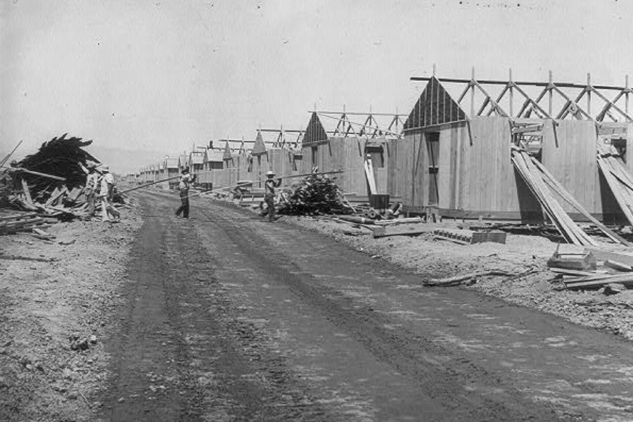 Construção prédios para evacuações nipo-americanas na Reserva Indígena do Rio Colorado. Foto: Biblioteca do Congresso/Domínio Público.