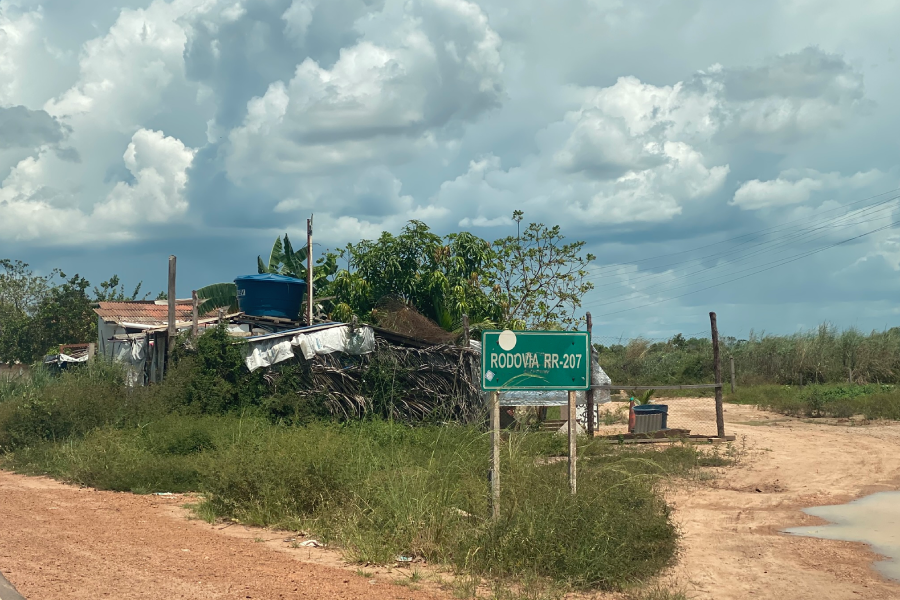 A Vila Nova cresce rapidamente, e as dezenas de histórias se assemelham, assim como os barracos que em alguns pontos se emendam em uma extensão de cerca de 500 metros. Foto: Felipe Medeiros/Amazônia Latitude.
