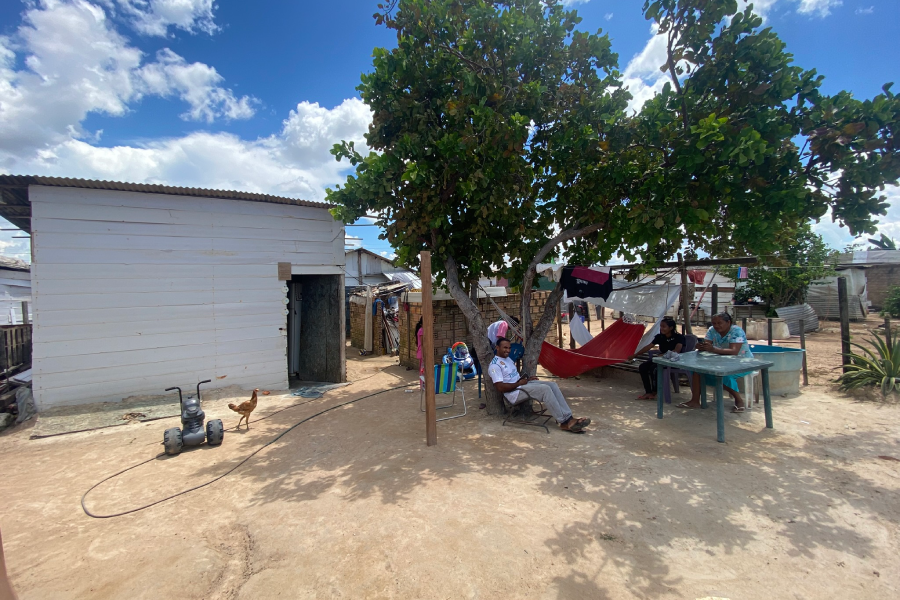 A maioria dos abrigados não ficava nas barracas várias horas do dia por ser extremamente desconfortável. Foto: Felipe Medeiros/Amazônia Latitude.