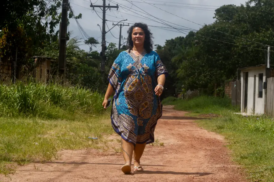 Samily Maré afirma que a obra do Porto de Outeiro ignora o modo de vida da comunidade ribeirinha em nome do progresso. Foto: Oswaldo Forte/Amazônia Latitude