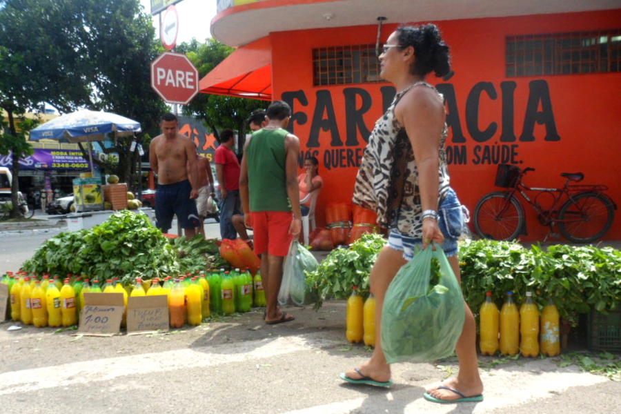 As donas de casa não apenas oferecem alimento; elas oferecem cuidado, afeto e devoção, conectando a todos em torno de uma experiência compartilhada. Foto: Miguel Picanço/Acervo Pessoal.
