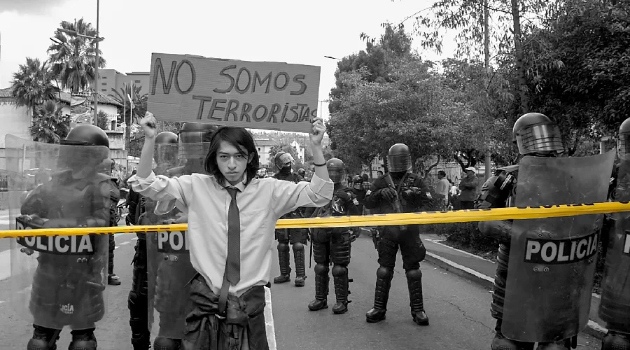 No Equador, a guerra contra o crime se converte em guerra contra o povo, enquanto o medo sustenta o avanço de um projeto autoritário e neoliberal. Foto: Pocho Alvarez.