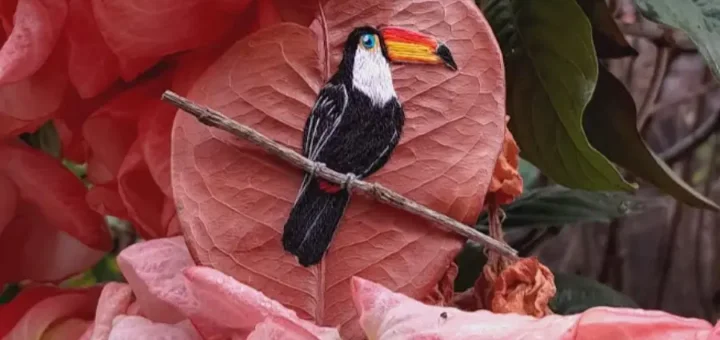 Eternizando a Amazônia: Artesãs usam elementos da própria natureza, como folhas, galhos e sementes, para produzir peças únicas que unem sustentabilidade e empoderamento na região. Foto: Acervo pessoal de Faby Fonseca.