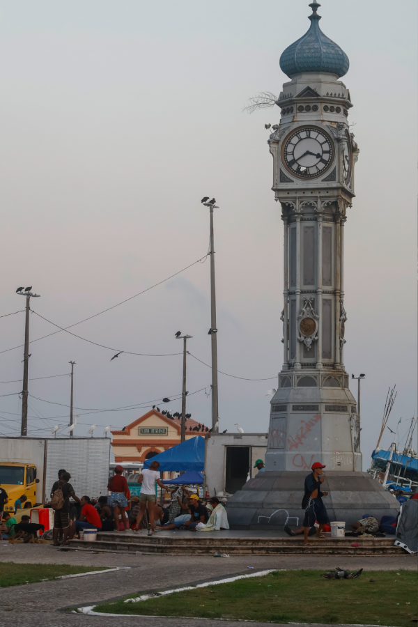As autoridades buscam reprimir o crime e acolher, mas o Ministério Público alerta: sem vagas suficientes em abrigos, tais ações representam risco de 'limpeza social' às vésperas da COP30. Foto: Oswaldo Forte.