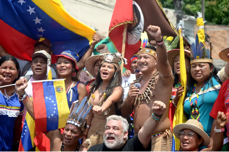 Indígenas, ribeirinhos, ativistas e representantes de diferente nações uniram-se na Marcha pelo Clima. A manifestação integrou a programação da Cúpula dos Povos, exigindo uma Amazônia inclusiva. Foto: Isabela Leite/Amazônia Latitude.