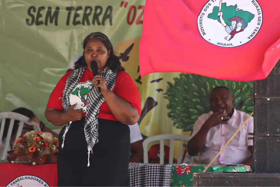 Polly Soares, membro da Direção Estadual do MST e articuladora do Instituto Zé Cláudio e Maria, critica a violência promovida pelo agronegócio e a superficialidade da investigação. Foto: Acervo pessoal.