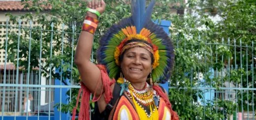 Um close-up da energia das guerreiras amazônicas. A Marcha dos Povos foi impulsionada pela presença e liderança das mulheres indígenas, que exigiram que a negociação climática não acontecesse sem a voz dos povos da floresta. Foto: Isabela Leite/Amazônia Latitude.