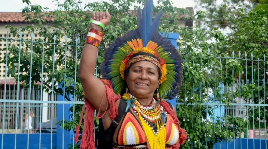 Um close-up da energia das guerreiras amazônicas. A Marcha dos Povos foi impulsionada pela presença e liderança das mulheres indígenas, que exigiram que a negociação climática não acontecesse sem a voz dos povos da floresta. Foto: Isabela Leite/Amazônia Latitude.