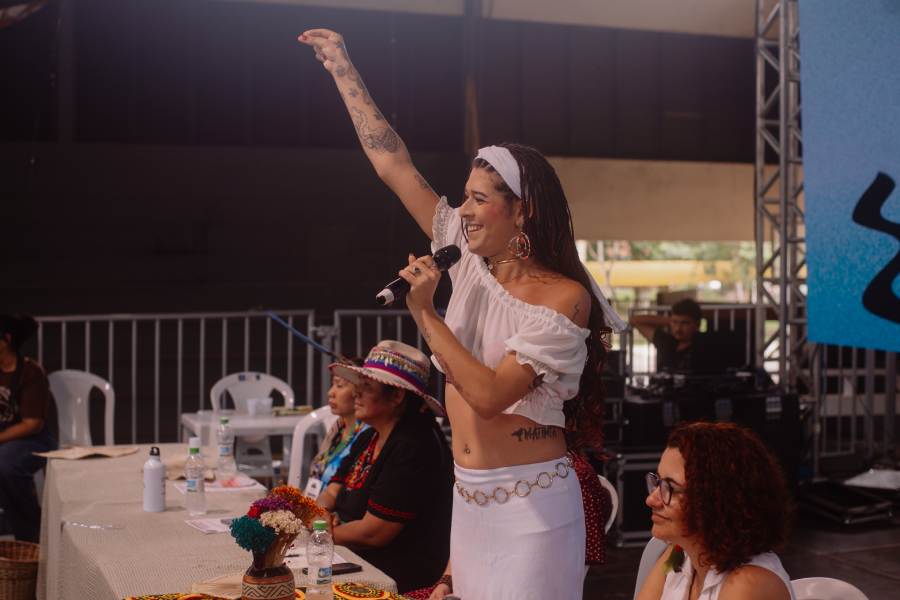 Melissandra expõe essa ausência ao questionar quantas pessoas trans estão presentes nos espaços decisórios: “Quantas travestis vocês veem nesse espaço?". Foto: