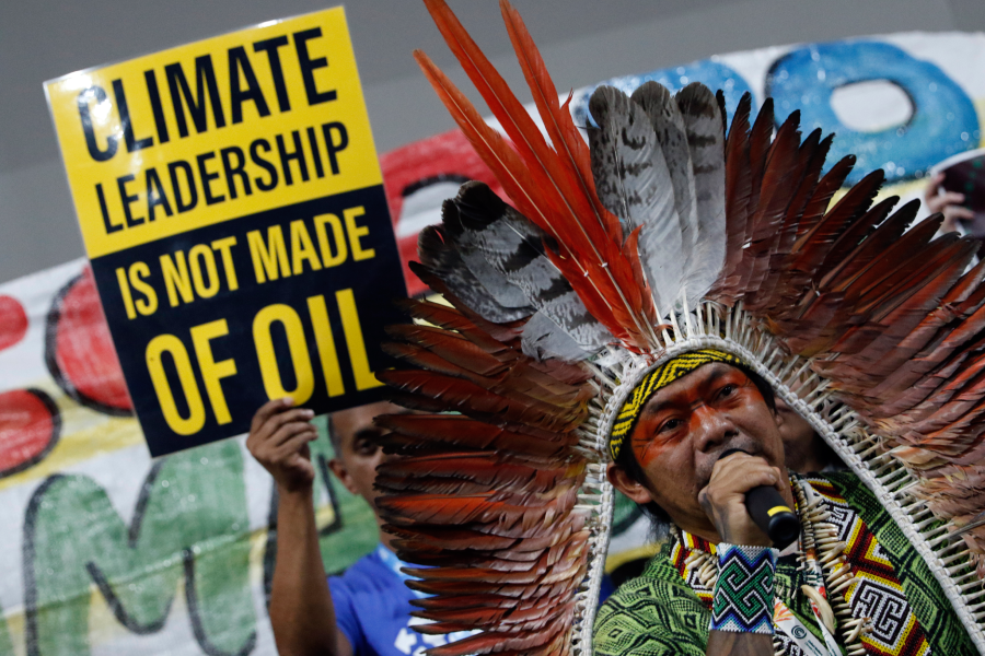 Protesto indígena contra a exploração de petróleo na Amazônia na Zona Azul. Foto: Bruno Peres/Agência Brasil.