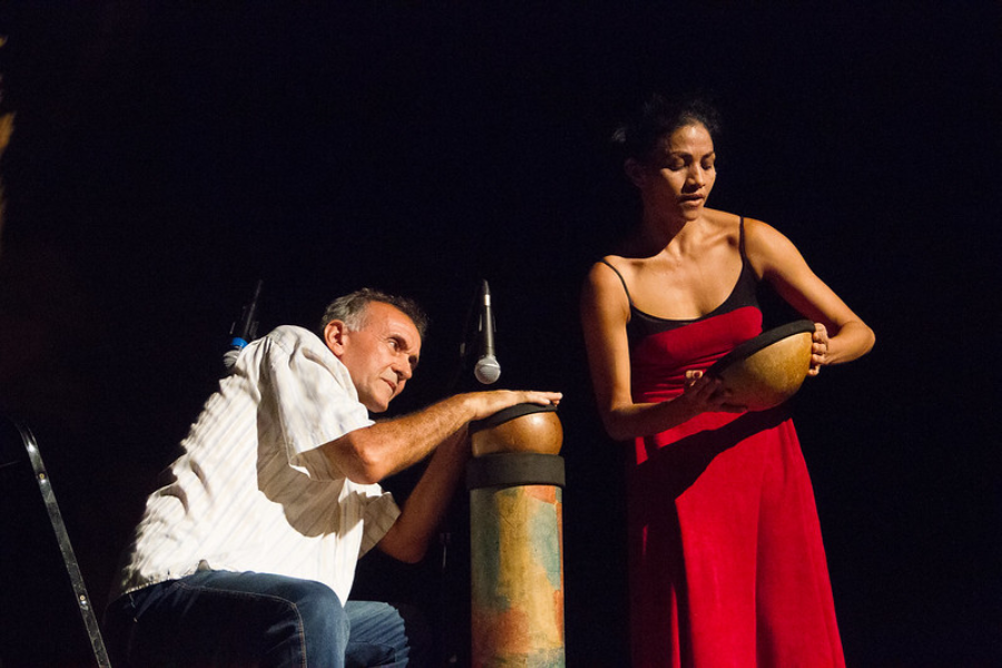 Eliberto Barroncas faz trilha sonora em espetáculo de dança da coreógrafa amazonense Francis Baiardi. Foto: Grupo Picolé da Massa.