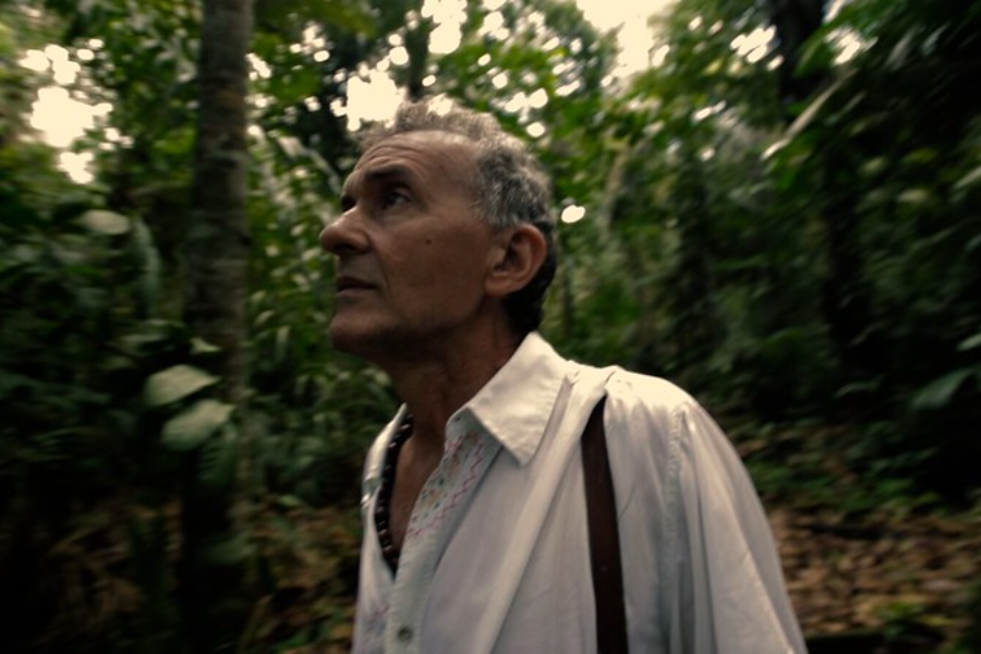Nascido e criado no meio da floresta, o multiartista Eliberto Barroncas tem a Amazônia como matriz simbólica das suas obras. Foto: Projeto Mormaço Sonoro DaVarzea.