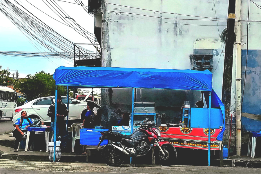O X-Caboquinho alimenta o corpo, ancora a alma no território urbano-florestal de Manaus (AM). Foto: Josué Vieira.