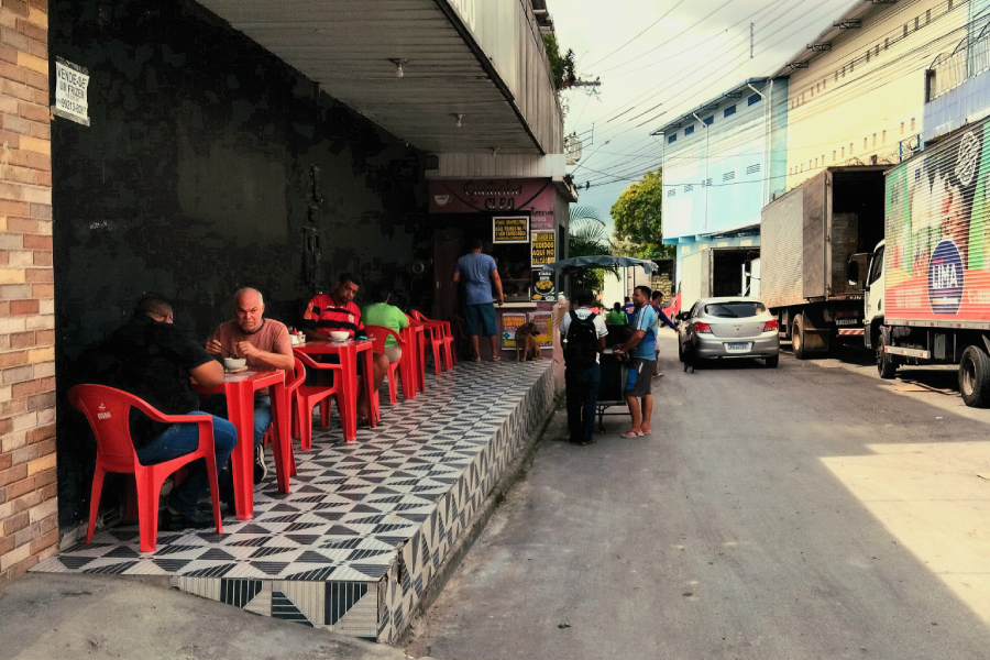 omer nas ruas é participar de um gesto insurgente, a reafirmação da vida que se dá a despeito das restrições formais. Foto: Josué Vieira.