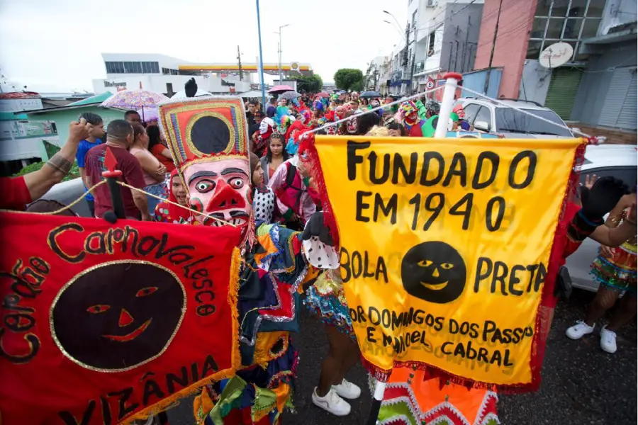 O Cordão Bola Preta, fundado em 1940, é um marco cronológico de uma história que pertence ao povo e se manifesta com vigor nas águas. Foto: Bimba Neto/Amazônia Latitude.