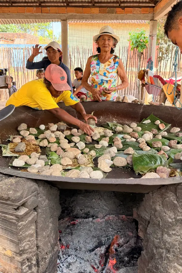 O beiju de Araí é partilhado na Sexta-feira Santa, oportunidade de agradecer, pedir benção e perdão pelo que se passou. Foto: Miguel Picanço/Amazônia Latitude.