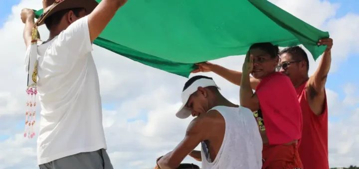No Tambor de Mina, as relações de obrigação, visita e “consideração” estruturam os vínculos entre terreiros. Foto: Juliana Carvalho/Amazônia Latitude.