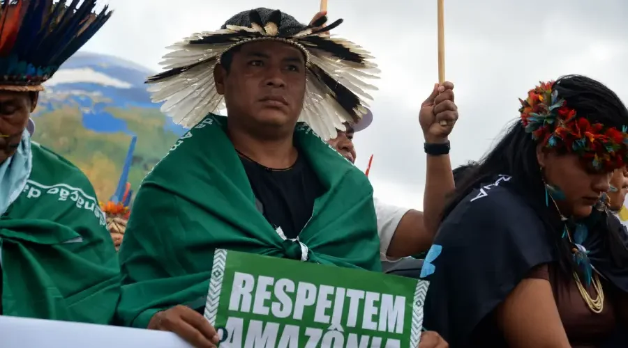 Diante do esgotamento do mundo-mercadoria, o corpo e a presença territorial erguem-se como a última e inegociável fronteira de resistência. Foto: Alice Palmeira/Amazônia Latitude.