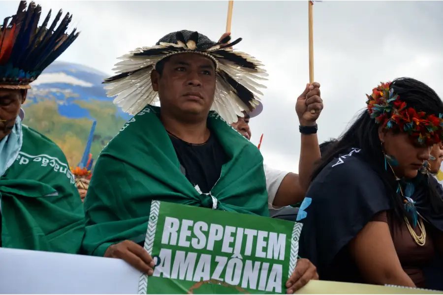 Diante do esgotamento do mundo-mercadoria, o corpo e a presença territorial erguem-se como a última e inegociável fronteira de resistência. Foto: Alice Palmeira/Amazônia Latitude.