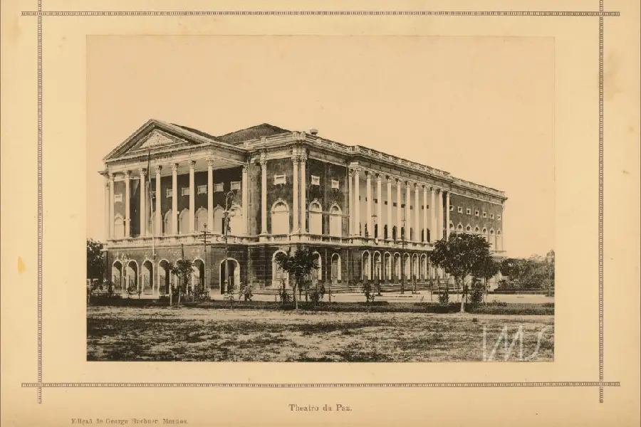 A feição original do Theatro da Paz antes das reformas do início do século XX: a história material de um monumento em transformação. Foto: Felipe Augusto Fidanza, c. 1875 (Ed. George Huebner) / Acervo IMS.