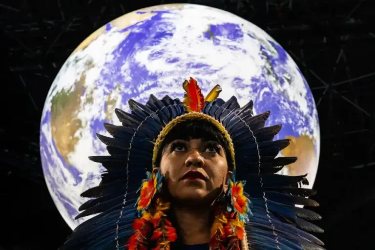 A Amazônia como o verdadeiro centro da política climática global: protagonismo e resistência dos povos originários frente às crises do planeta. Foto: Acervo Mídia NINJA/Reprodução.