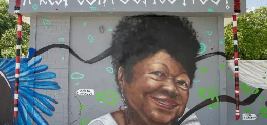 Mural em homenagem a Zélia Amador de Deus no campus da UFPA, em Belém: a presença de intelectuais negras e indígenas transforma o espaço acadêmico. Foto: Alexandre de Moraes/Ascom UFPA.
