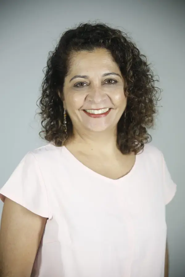 Vânia Maria Torres Costa, professora da UFPA e autora de À sombra da floresta: a Amazônia no jornalismo de televisão. Foto: Acervo Pessoal.