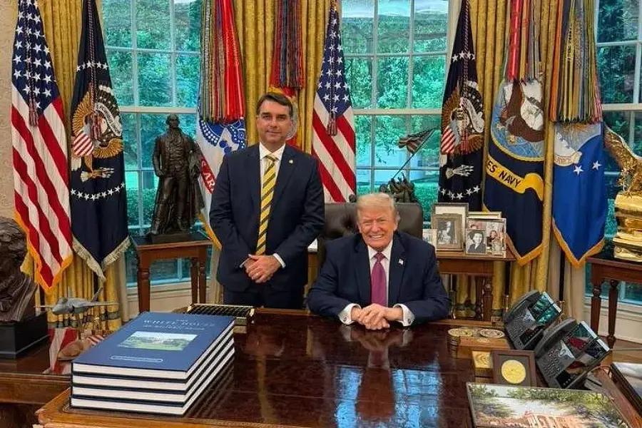 Para os EUA, Flávio Bolsonaro promete alianças que comprometem os minerais críticos da Amazônia e dá ao governo estrangeiro o poder de definir a política de segurança interna brasileira. Foto: Divulgação.